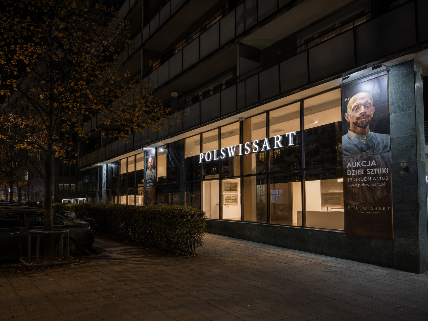 Litery przestrzenne Polswiss Art na elewacji w dzień - realizacja Designpol